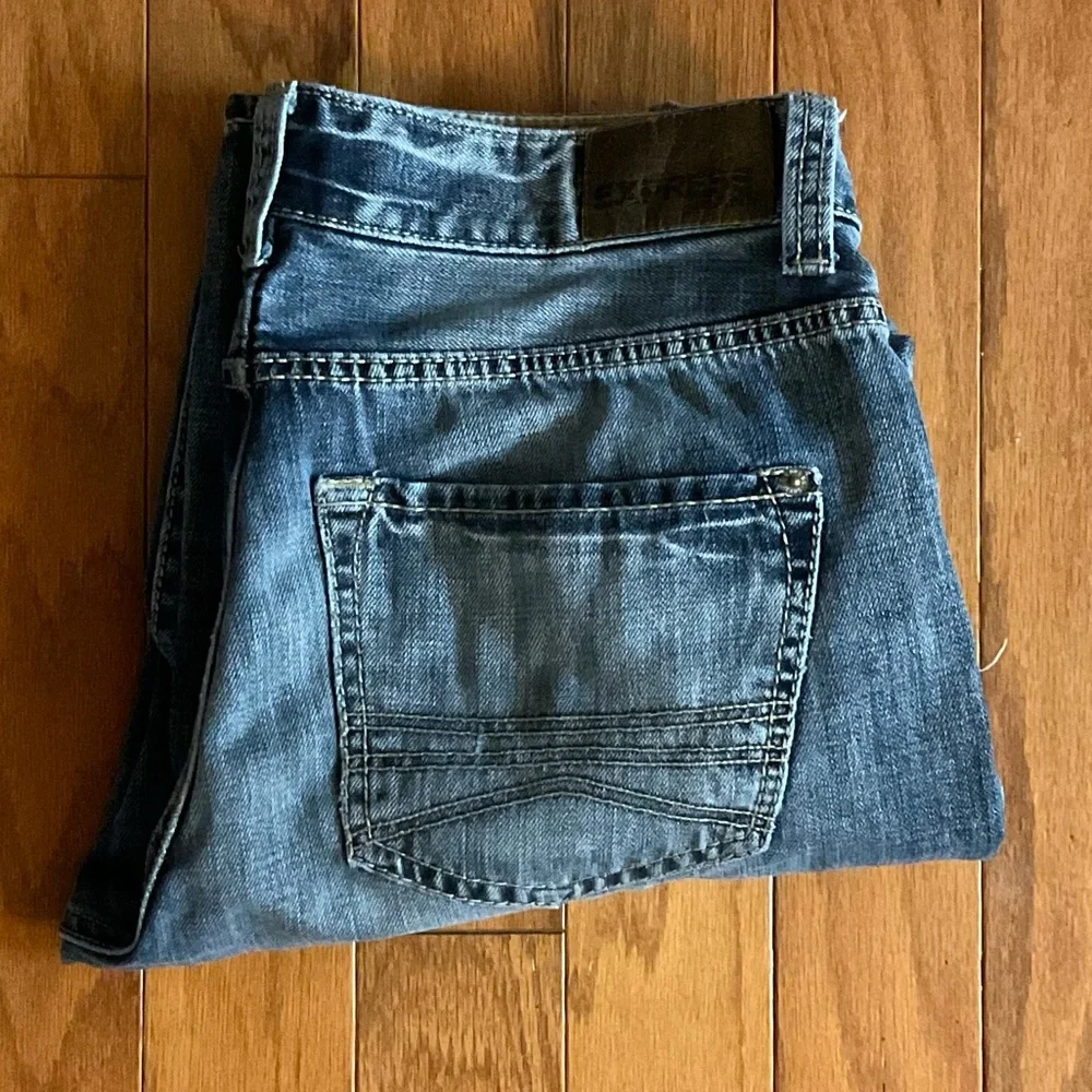 Men’s Express Jeans Loose Fit Zipper 🪰 Blue Jeans!